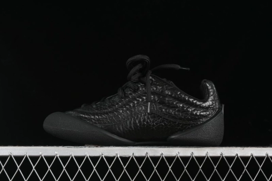 Alexander McQueen Flexion Retro Sneakers in Black with Diamond Grain Calfskin - 8.F6