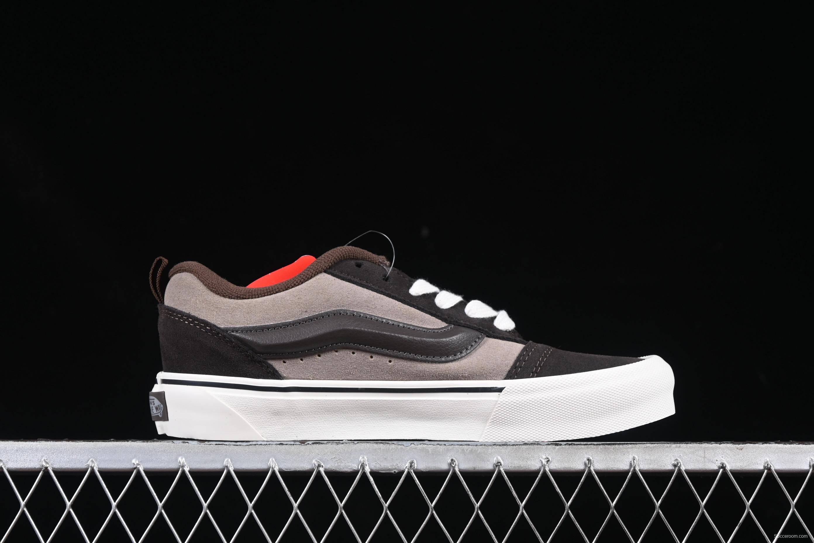 Vans Knu Skool Low-Top Retro Chunky Sneakers with Oversized Logo - VN0009QC2LN