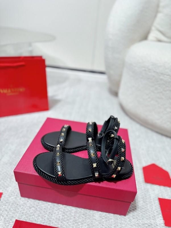 2025 Women Valentino Black Leather Sandals Studded LY00250