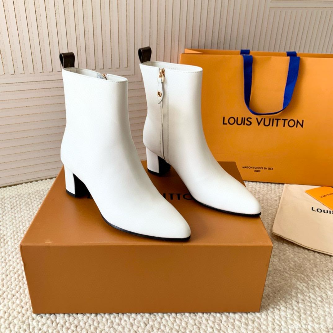 2024 Women Louis Vuitton White Leather Ankle Boots MJ00410