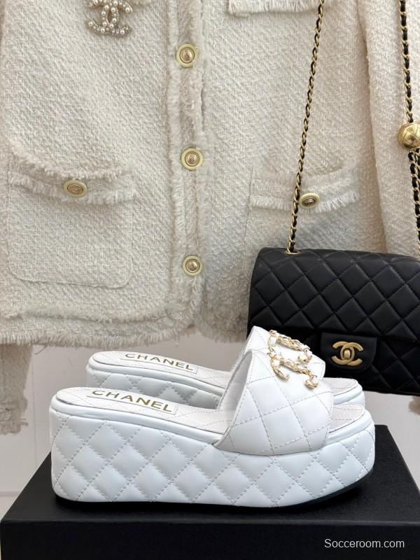 2025 Women Chanel White Leather Slippers