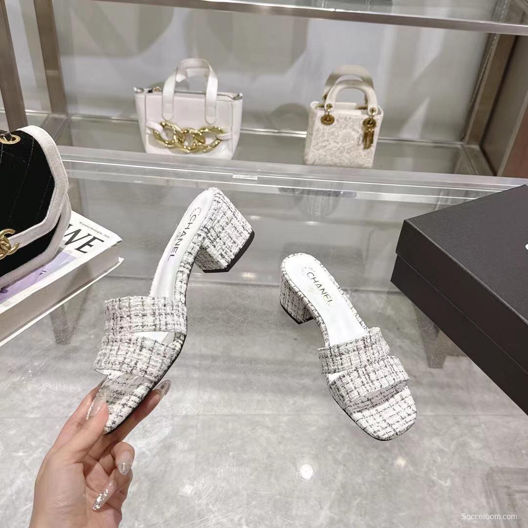 2025 Women Chanel White Black Tweed Slippers LY00280