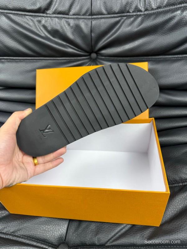 2025 Men Louis Vuitton Black Leather Slippers AS00170