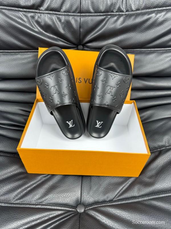 2025 Men Louis Vuitton Black Leather Slippers AS00170
