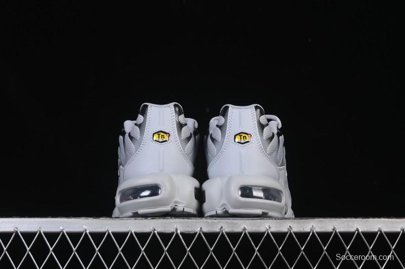 Nike Air Max Plus Retro Running Shoes with Air Cushion Technology - 852630-021