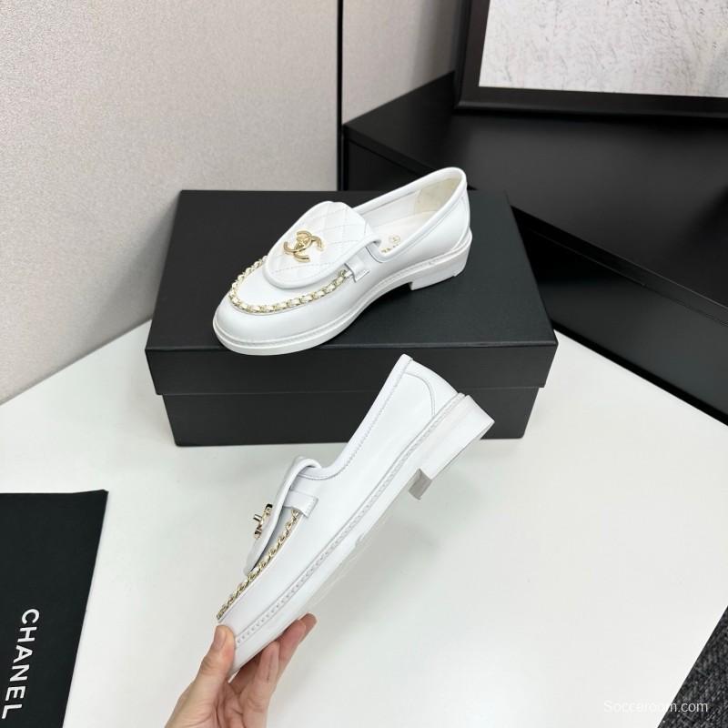 Chanel Classic Flap Chain CC Loafers with Buckle Closure - LY00320