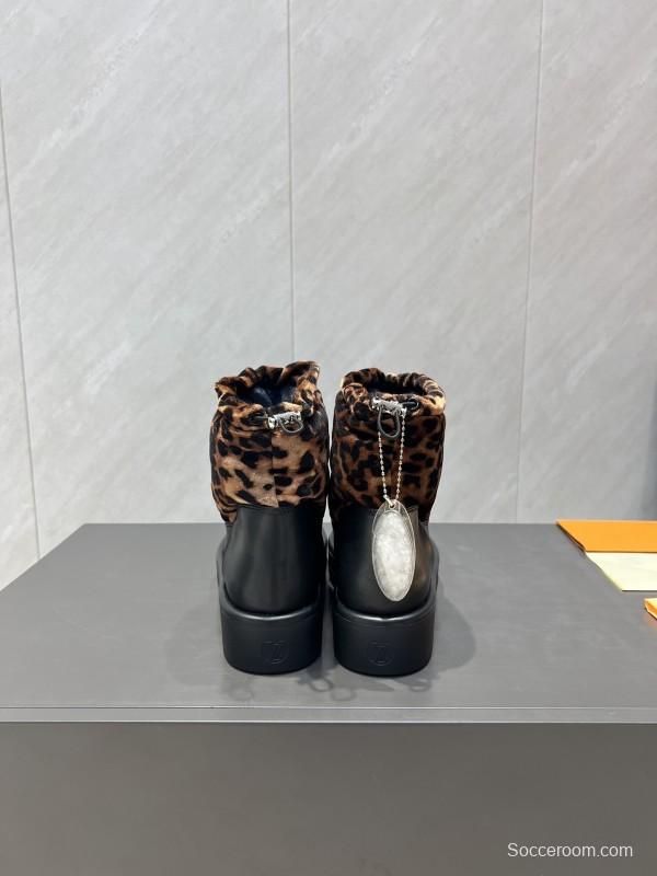 Louis Vuitton Fall/Winter 2025 Snow Boots with Round Toe and Thick Sole - KFY00310