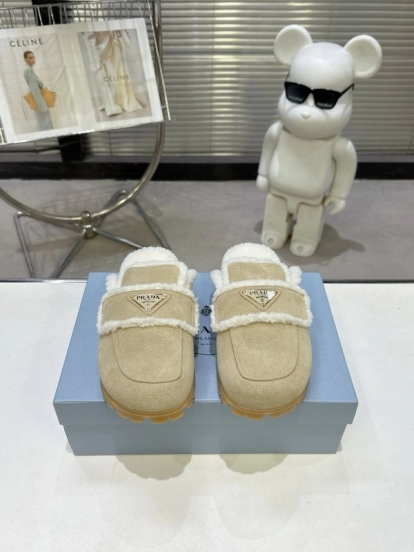 Prada Fall/Winter 2025 New Fur Mule Slippers with Triangle Buckle Bread Loaf Toe - KFY00270