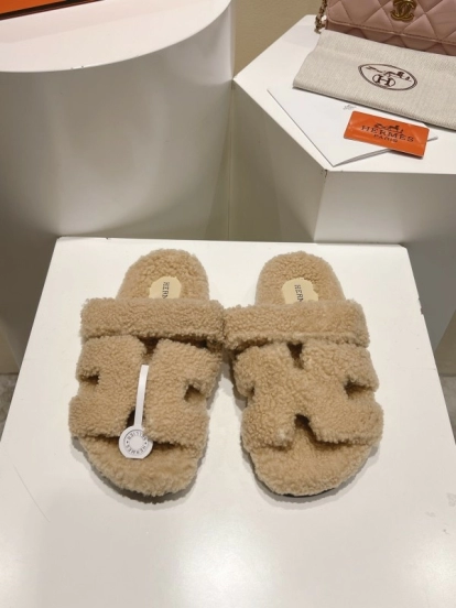 H Full Straight Hair Grain Fur Slippers - LY00300