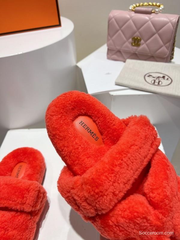 Herschel Supply Co. Love Uncle Full Wool Slippers with Wavy Fur Design - LY00270